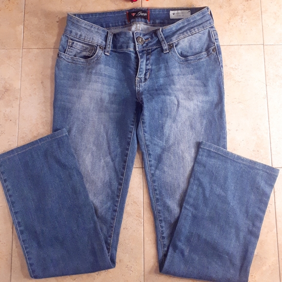🔵 3/$30 Guess Jeans♡ - Picture 2 of 11